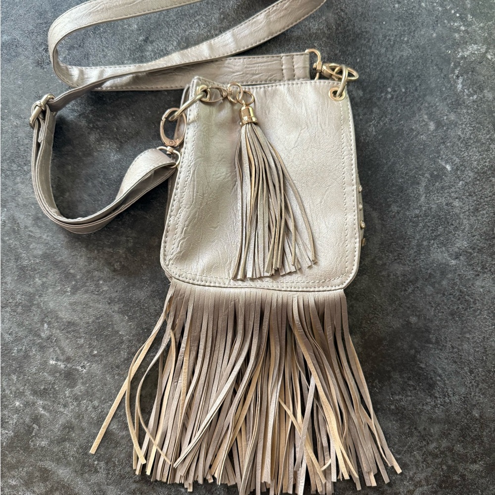 Imoshion Metallic Fringe Crossbody Bag